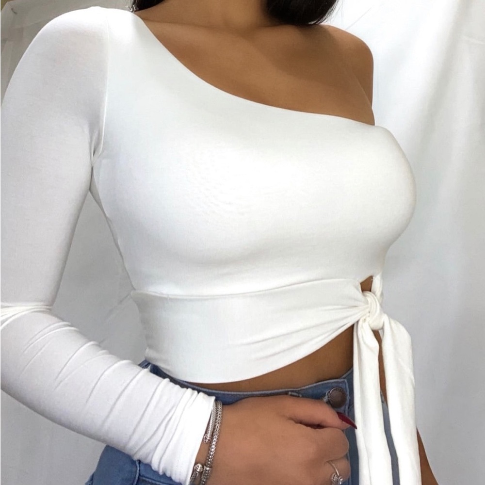 one shoulder crop top